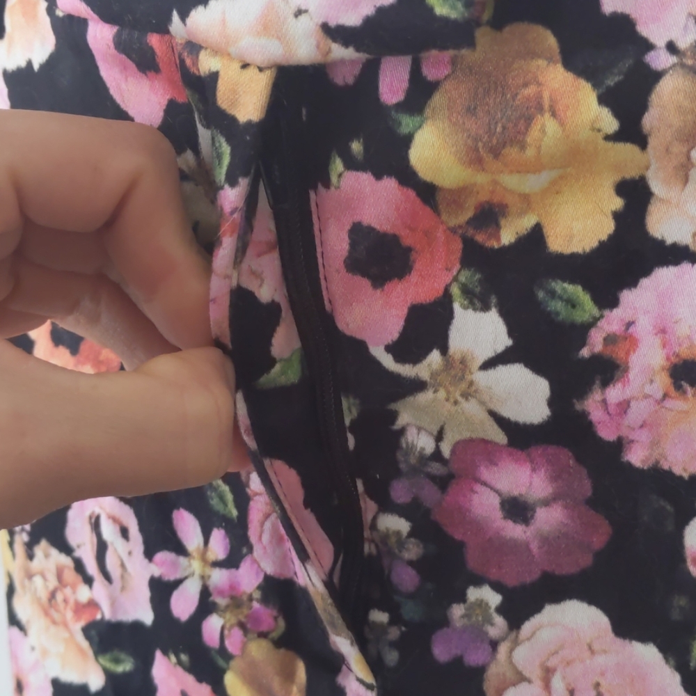 Floral Straight Leg Pants - Picture 4 of 8